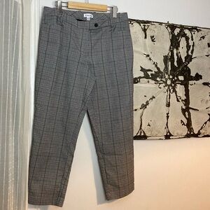 Calvin Klein Black/White Plaid Dress Pants Size: 8